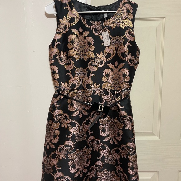 Women’s Mommy And Me Metallic Floral Jacquard Matching Fit And Flare Dress - Picture 5 of 9